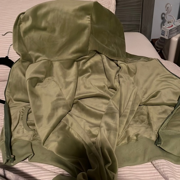 Green velvet jacket - Picture 1 of 3